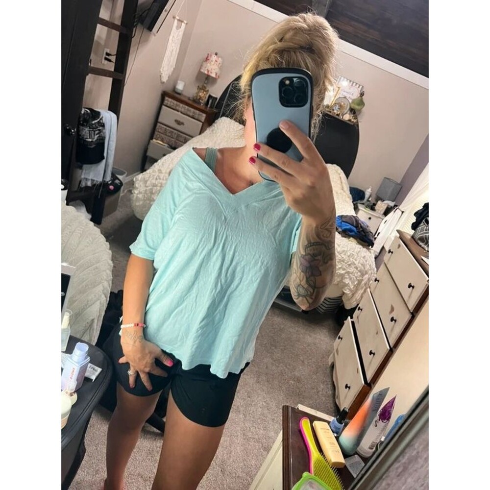 Aerie oversized V-neck T-shirt extra small